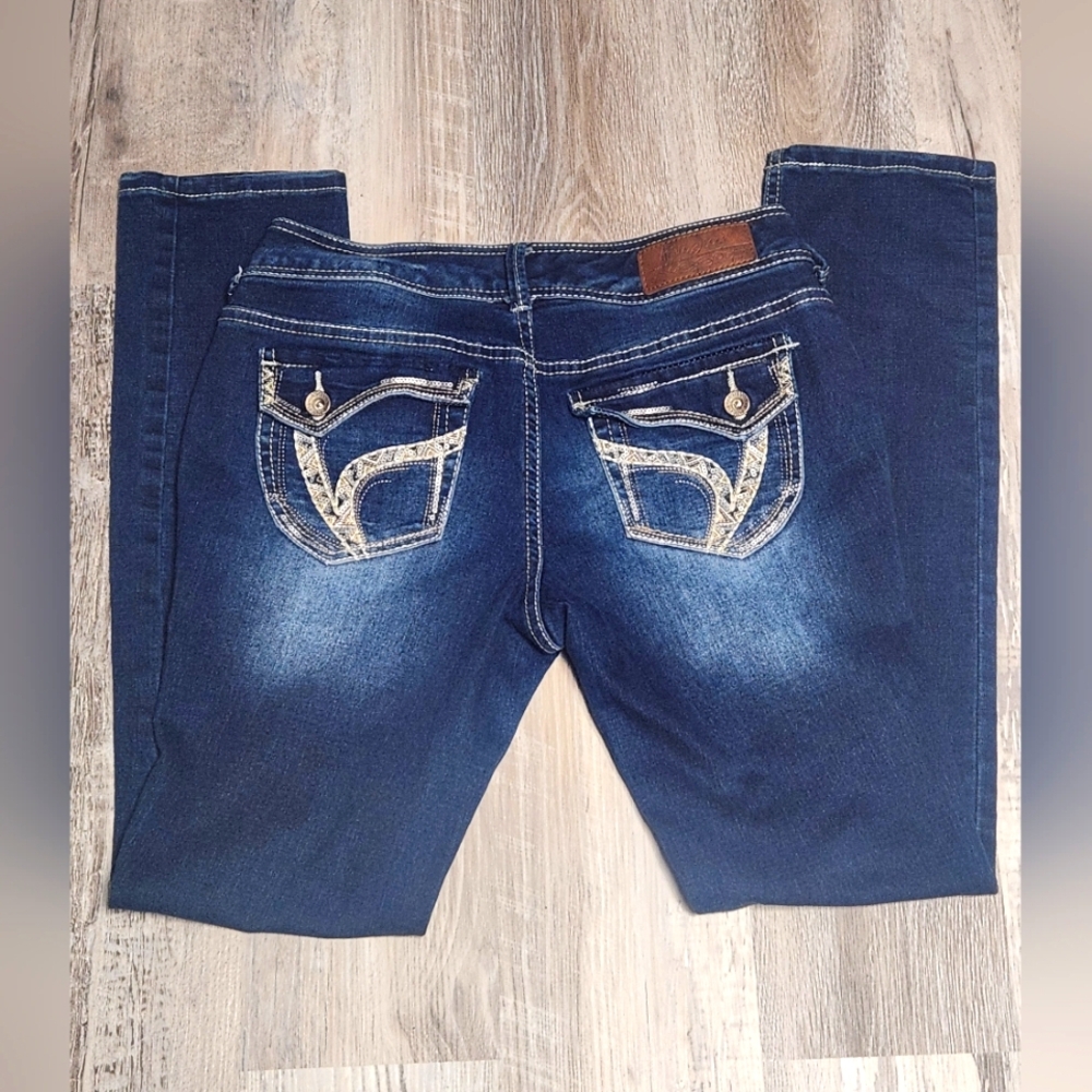 Ariya Blue Denim Jeans with Unique Pocket Design